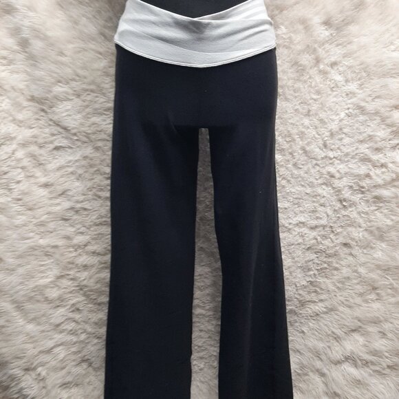 Vintage Lululemon Women's Groove Yoga Low Rise Capri Size 8 - Picture 1 of 7